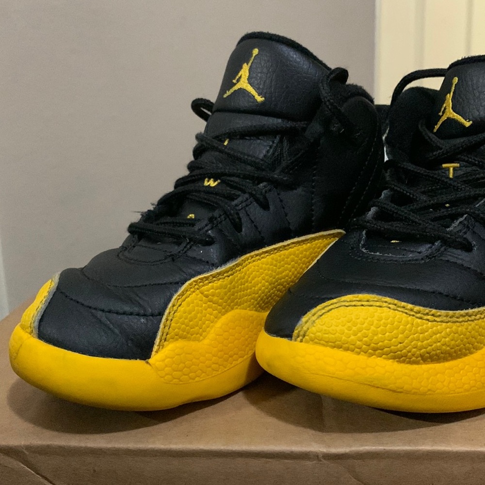 Air Jordan Retro 12 University Gold